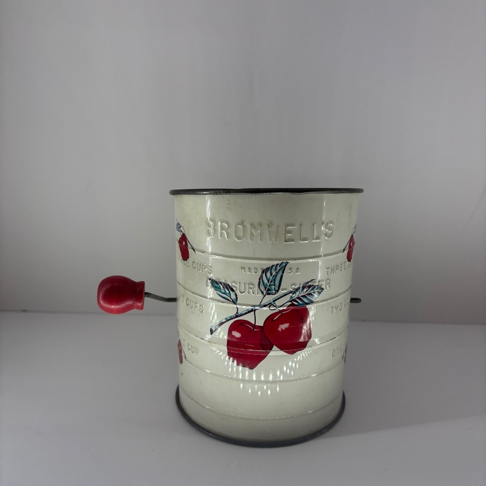 Vintage Bromwell's Flour Sifter – 3 Cup Metal Hand Crank Handle Apple Design